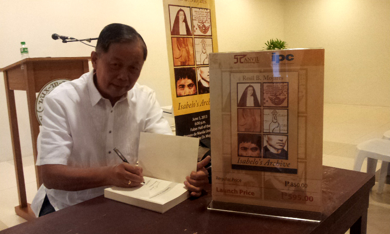 Professor Emeritus Mojares receives Gawad Tanglaw ng Lahi Award